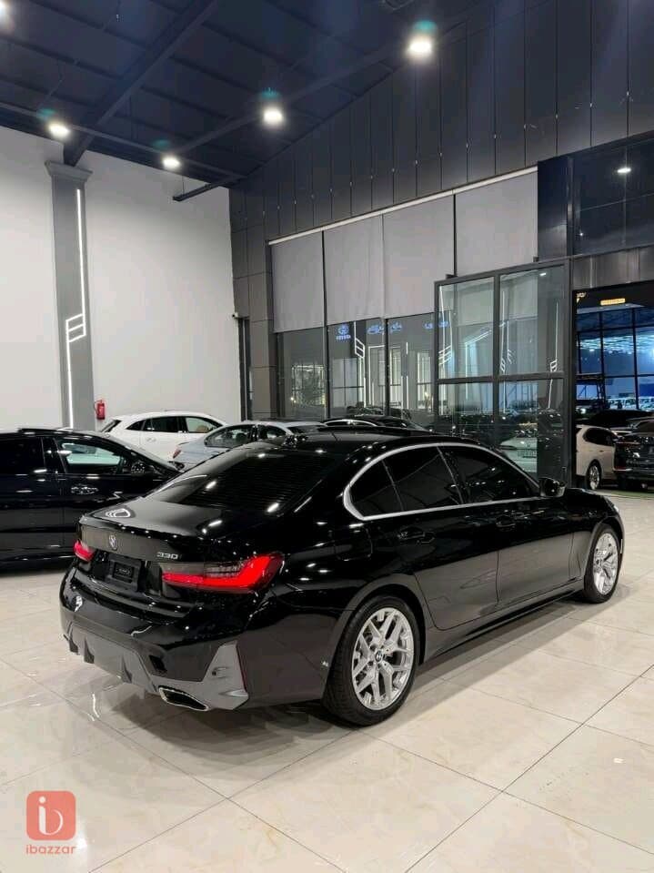 BMW 3-Series 330i 6