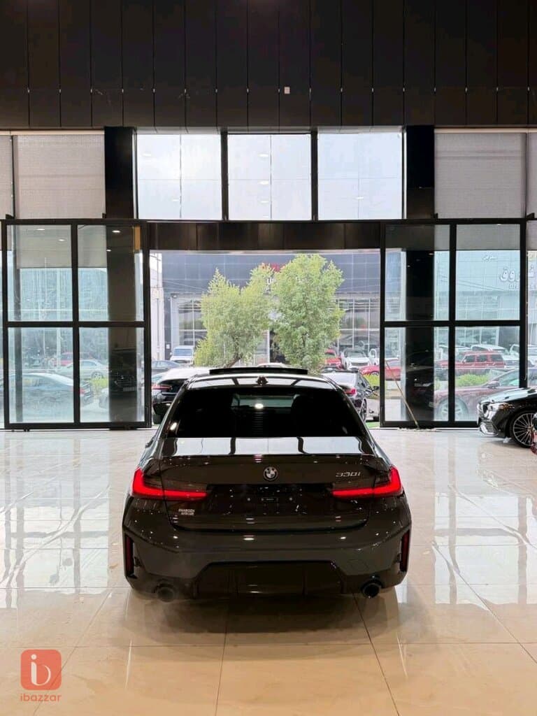 BMW 3-Series 330i 4