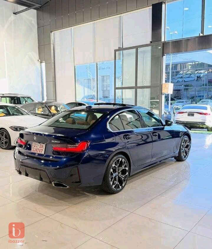BMW 3-Series 330i 6