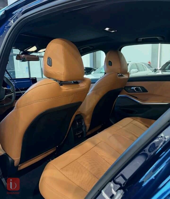 BMW 3-Series 330i 8