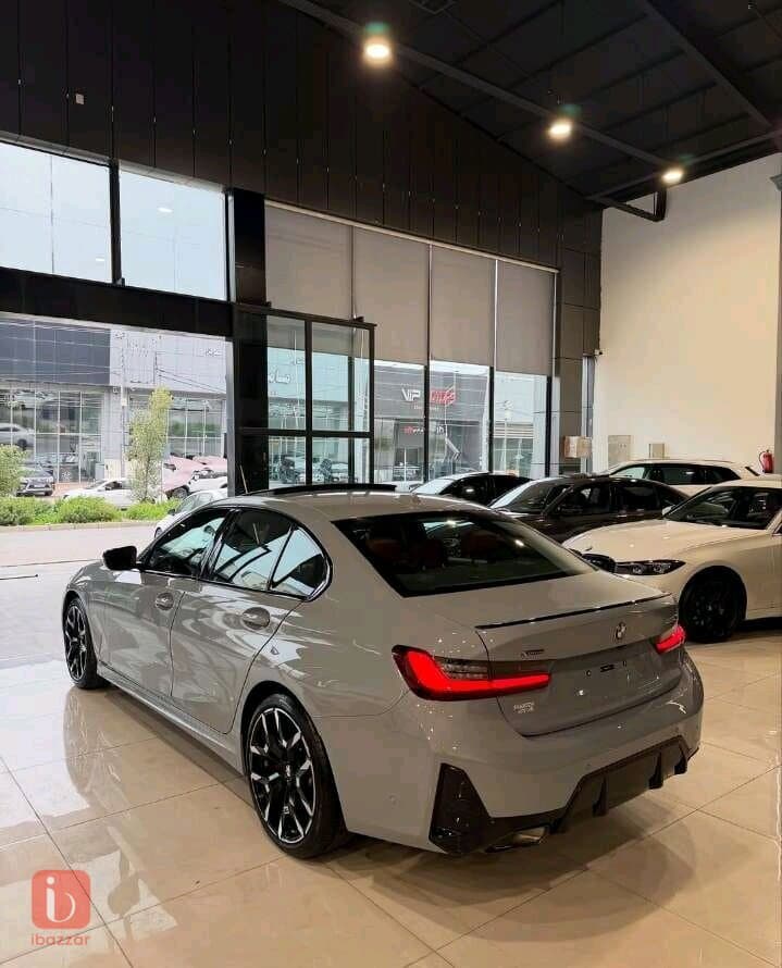 BMW 3-Series 330i 5