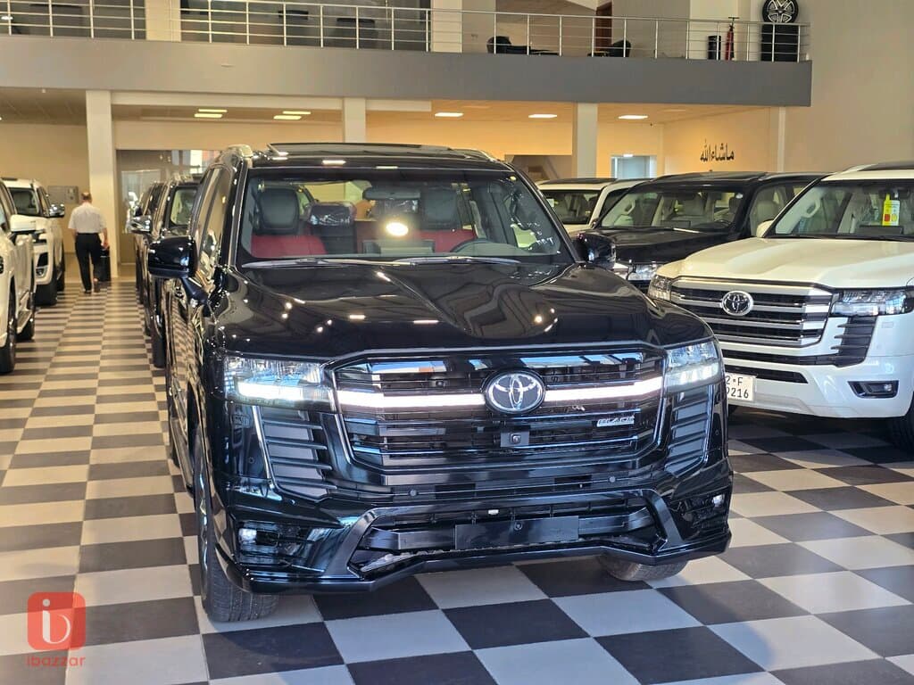 Toyota Land Cruiser GXR Black Edition 2