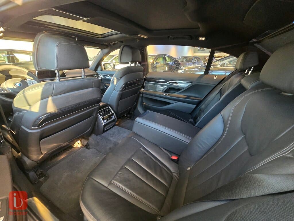 BMW 7-Series 740i 5