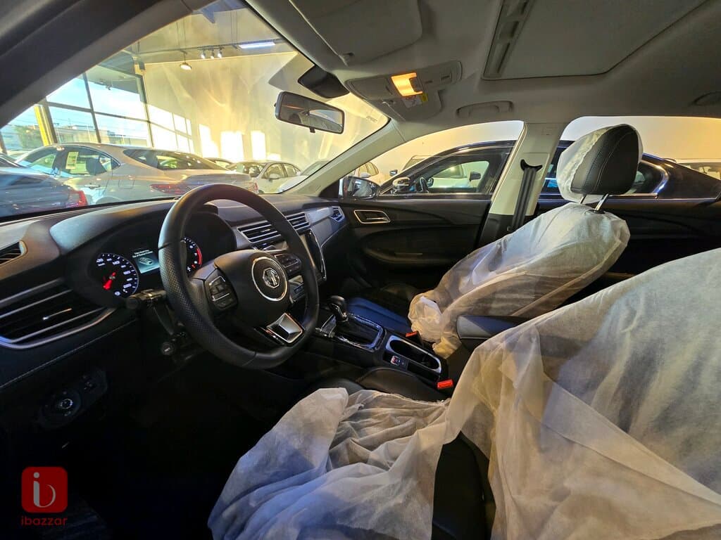 MG MG5 Luxury 8