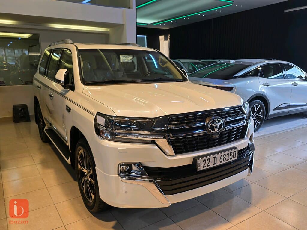 Toyota Land Cruiser GXR 2