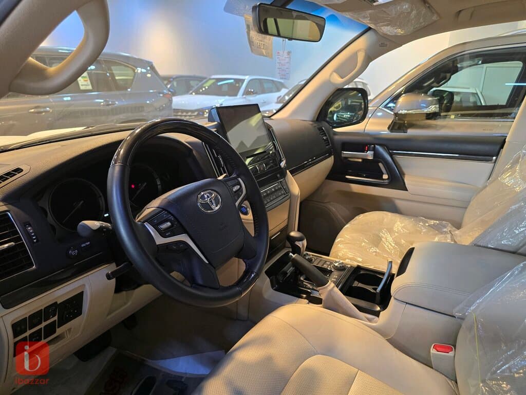 Toyota Land Cruiser GXR 8