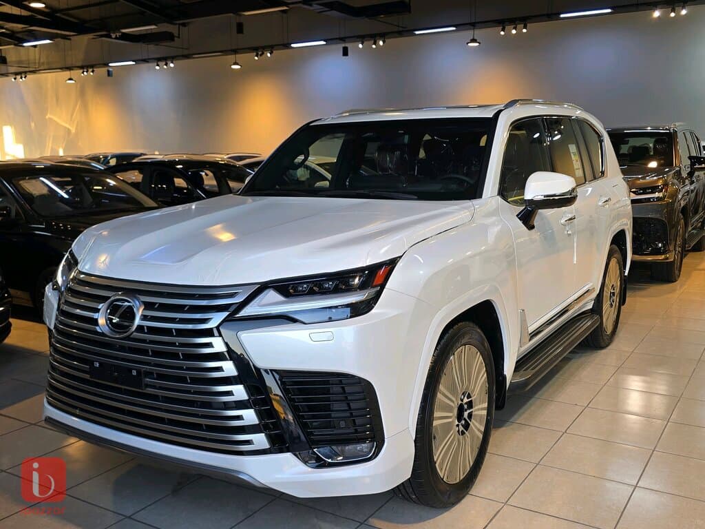 Lexus LX600 1