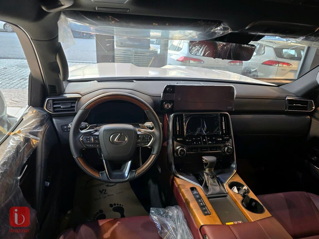 Lexus LX600 6