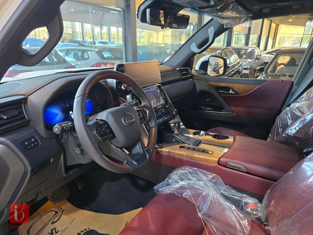 Lexus LX600 9