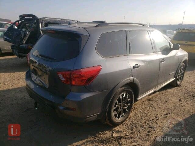 Nissan Pathfinder SE Offroad 2