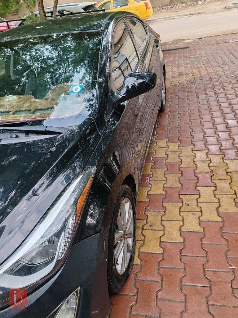 Hyundai Elantra 5