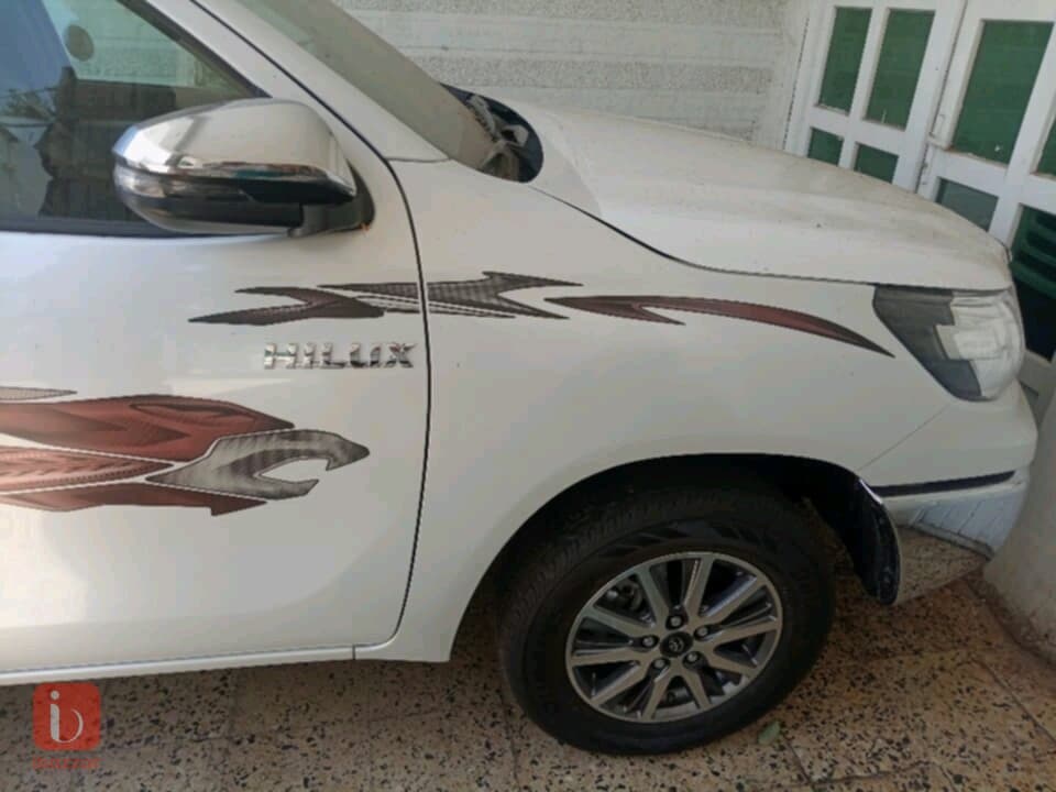 Toyota Hilux Double Cab GLX 5