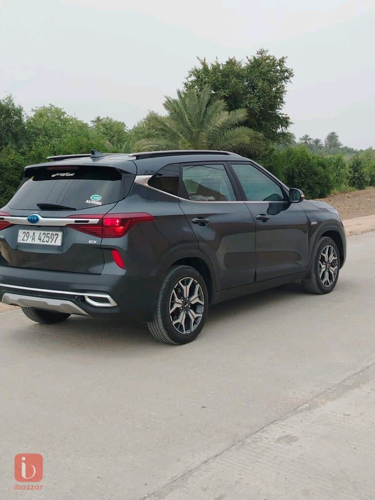 KIA Seltos EX 2