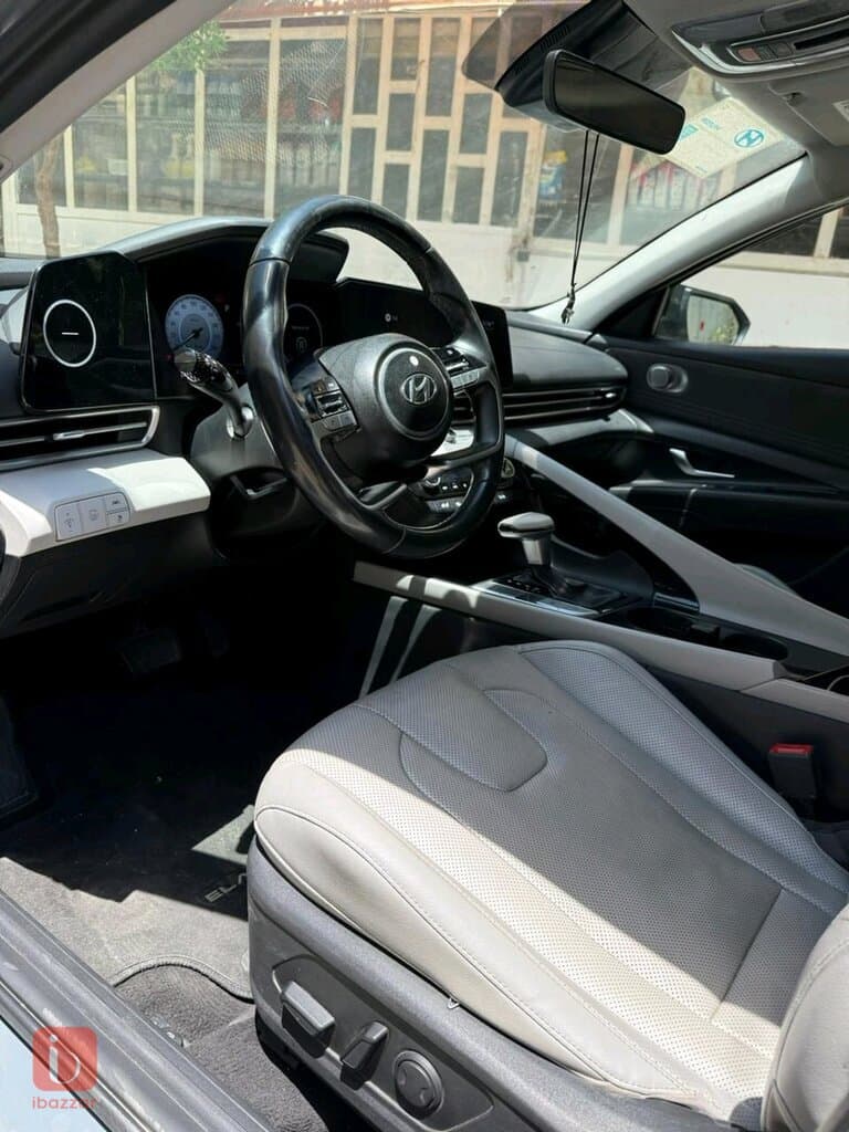 Hyundai Elantra Sport 5
