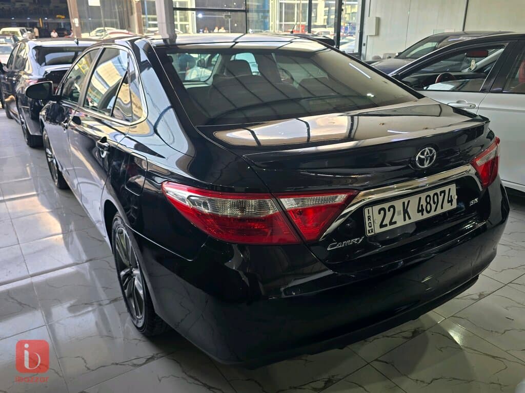 Toyota Camry SE 3
