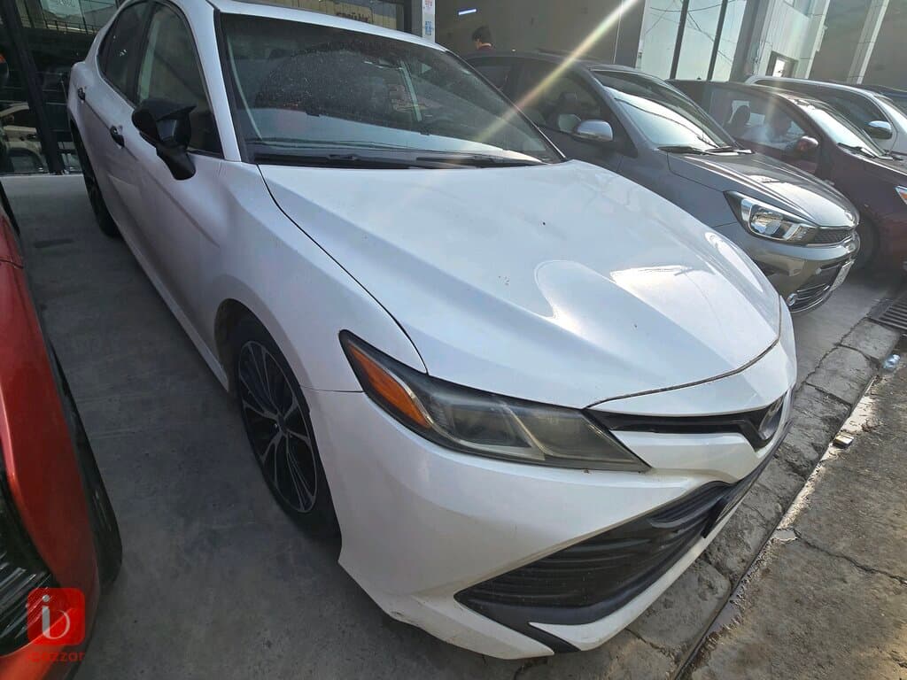 Toyota Camry SE 2
