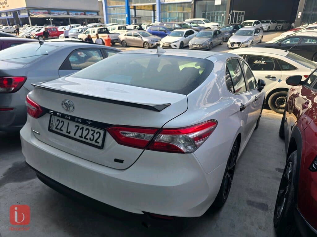 Toyota Camry SE 3