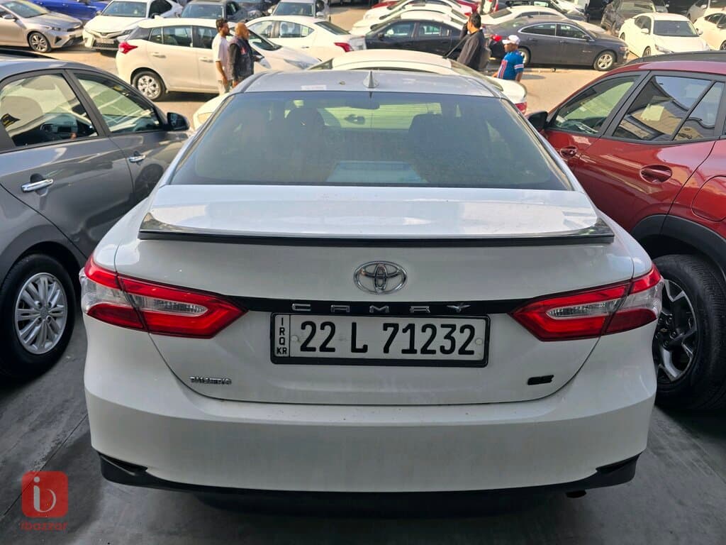 Toyota Camry SE 4