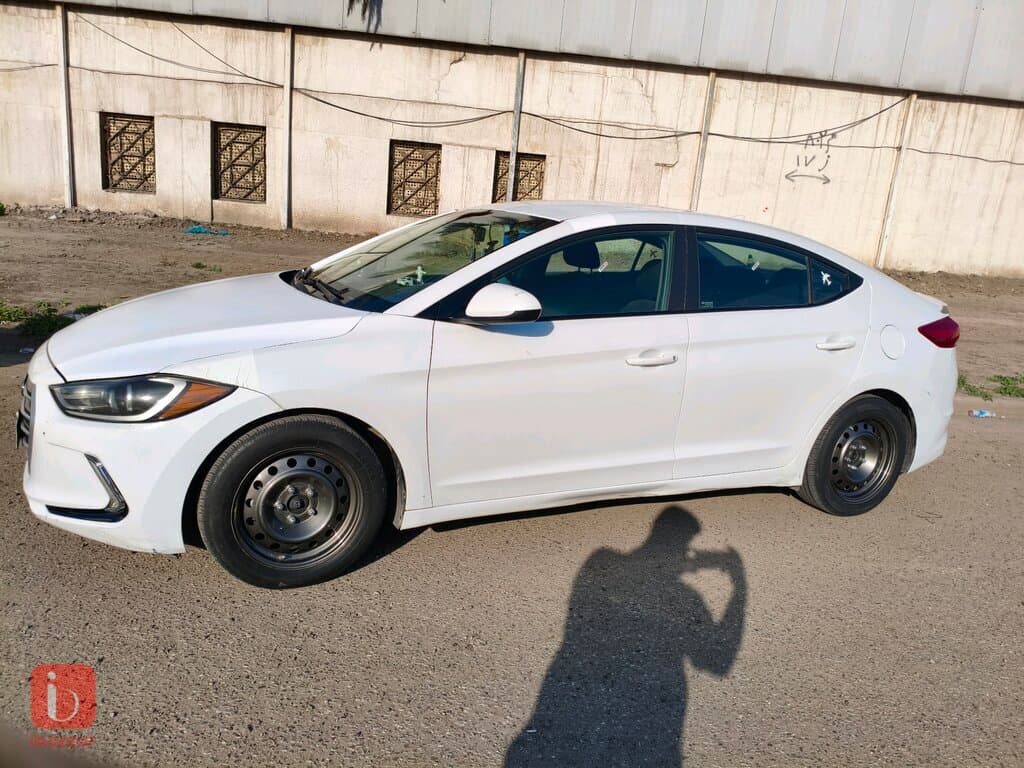 Hyundai Elantra Sport 4