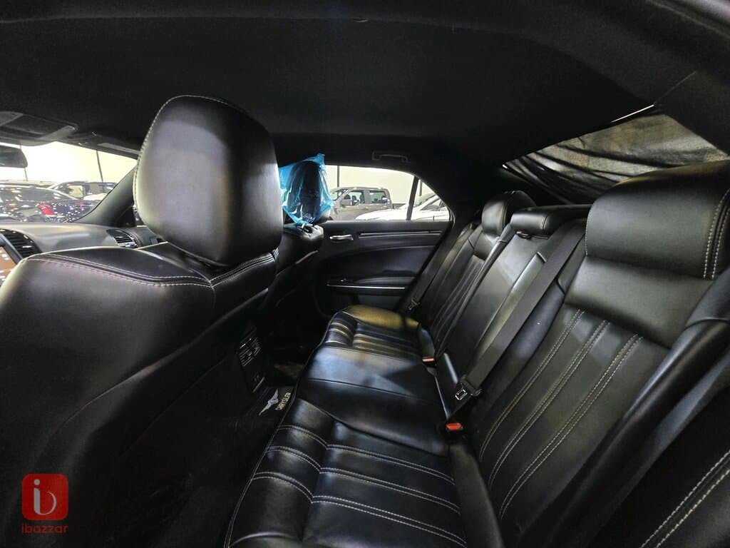 Chrysler 300 S 7
