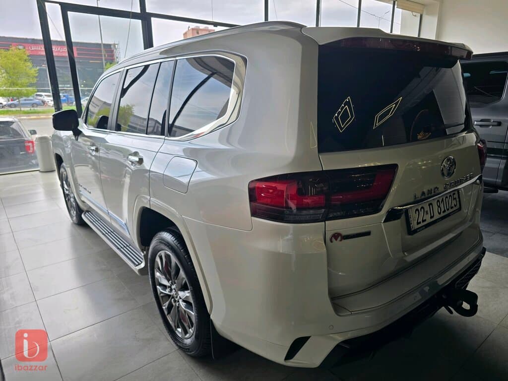 Toyota Land Cruiser VX 4