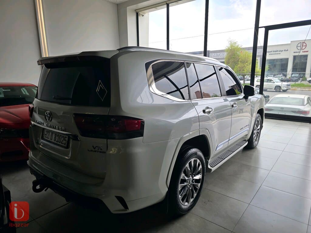 Toyota Land Cruiser VX 5