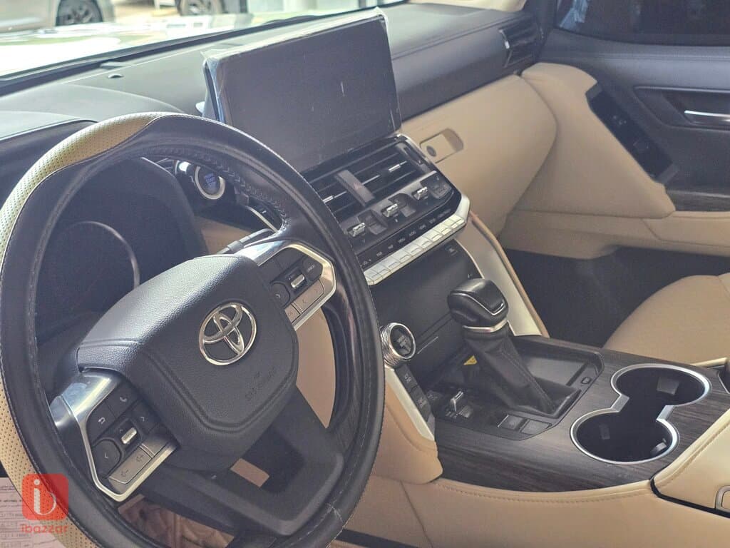 Toyota Land Cruiser VX 8