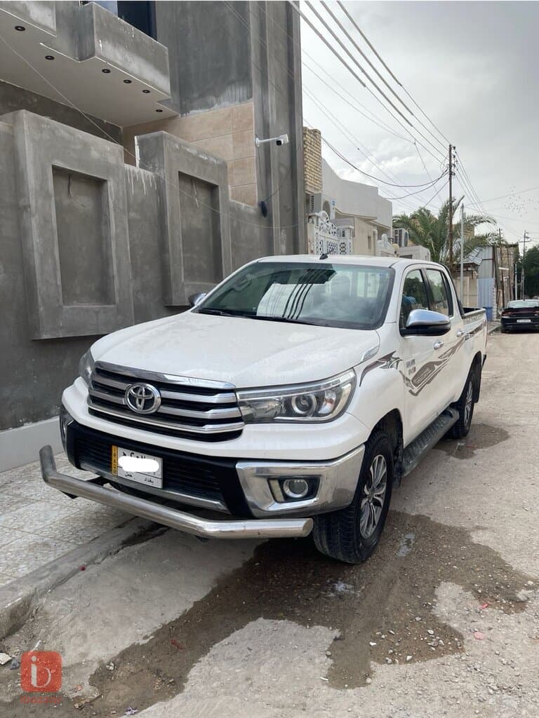 Toyota Hilux SR5 10