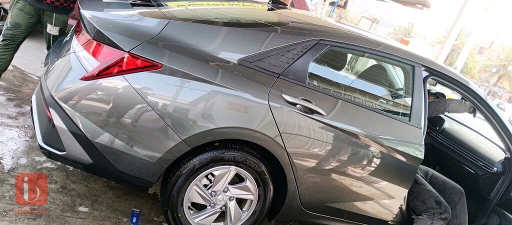 Hyundai Elantra Standard 17