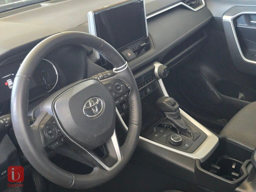 Toyota Rav 4 XLE 6