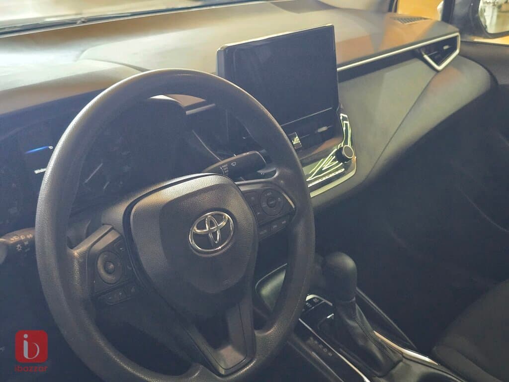 Toyota Corolla LE 6