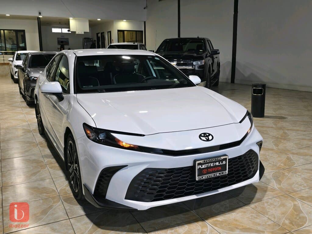 Toyota Camry SE 2