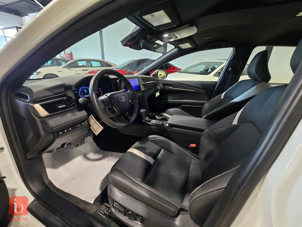 Toyota Camry SE 8