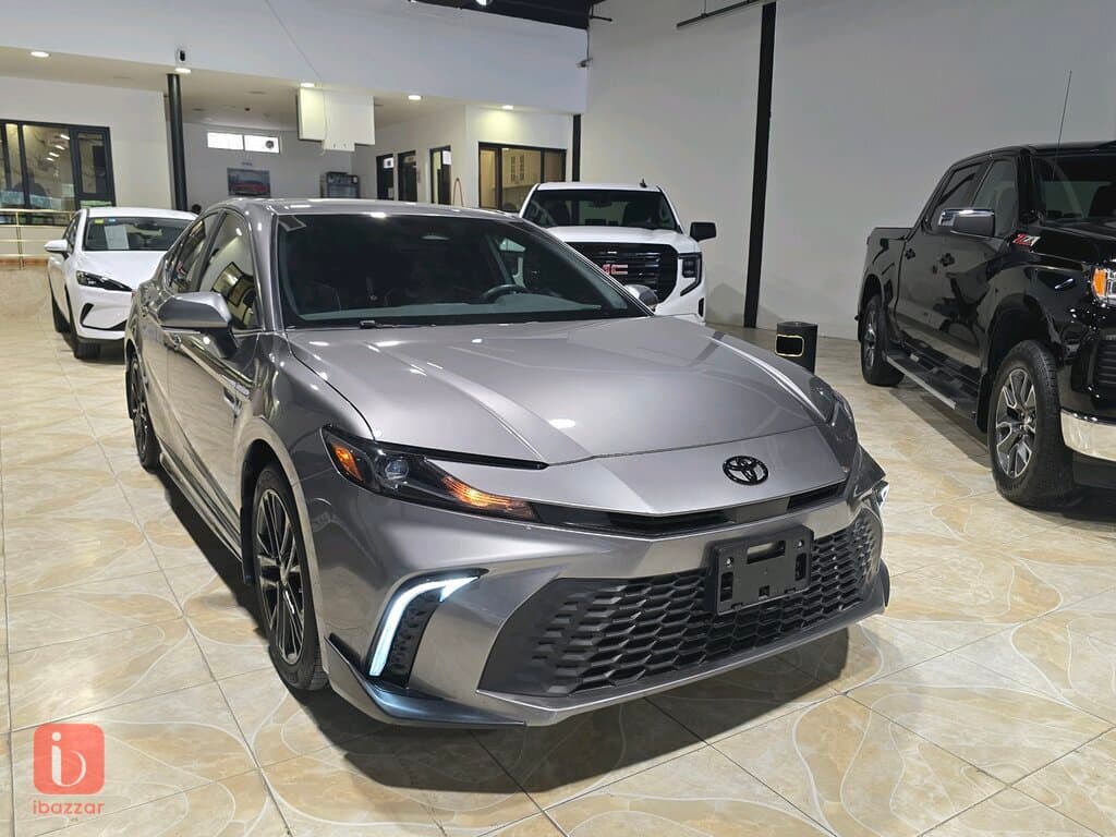 Toyota Camry SE 2