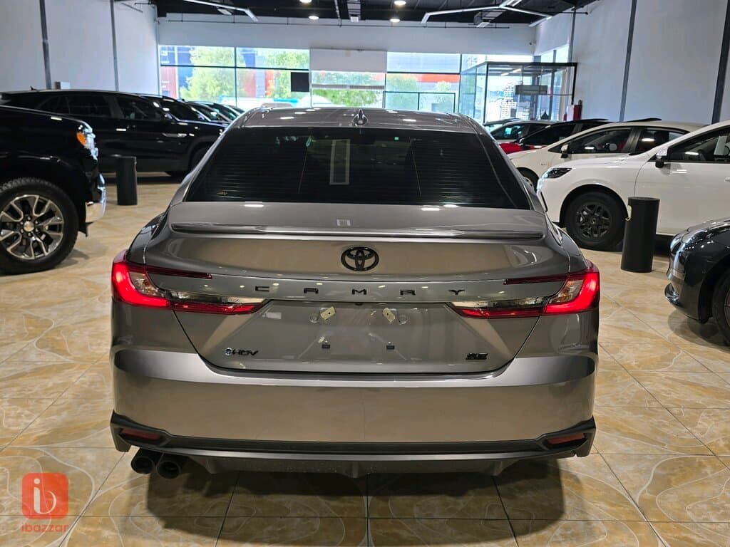 Toyota Camry SE 4