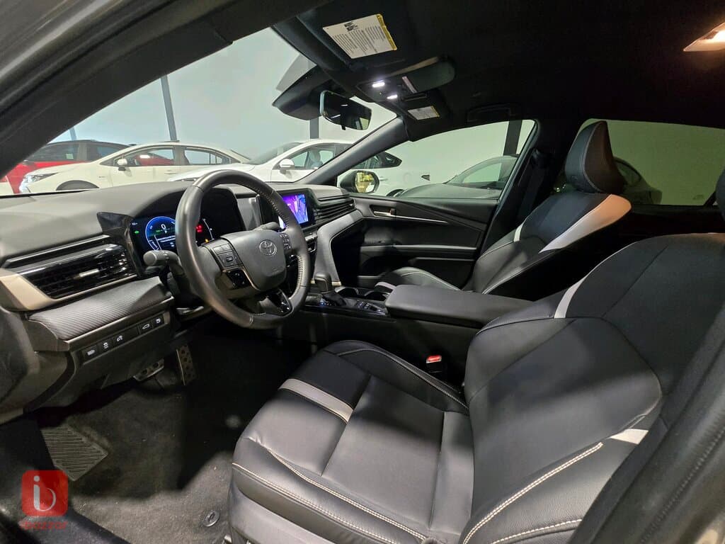 Toyota Camry SE 8