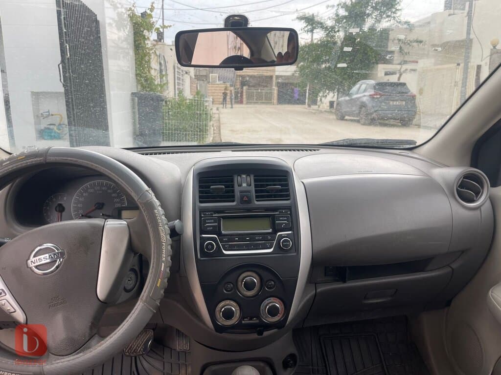 Nissan Sunny 3