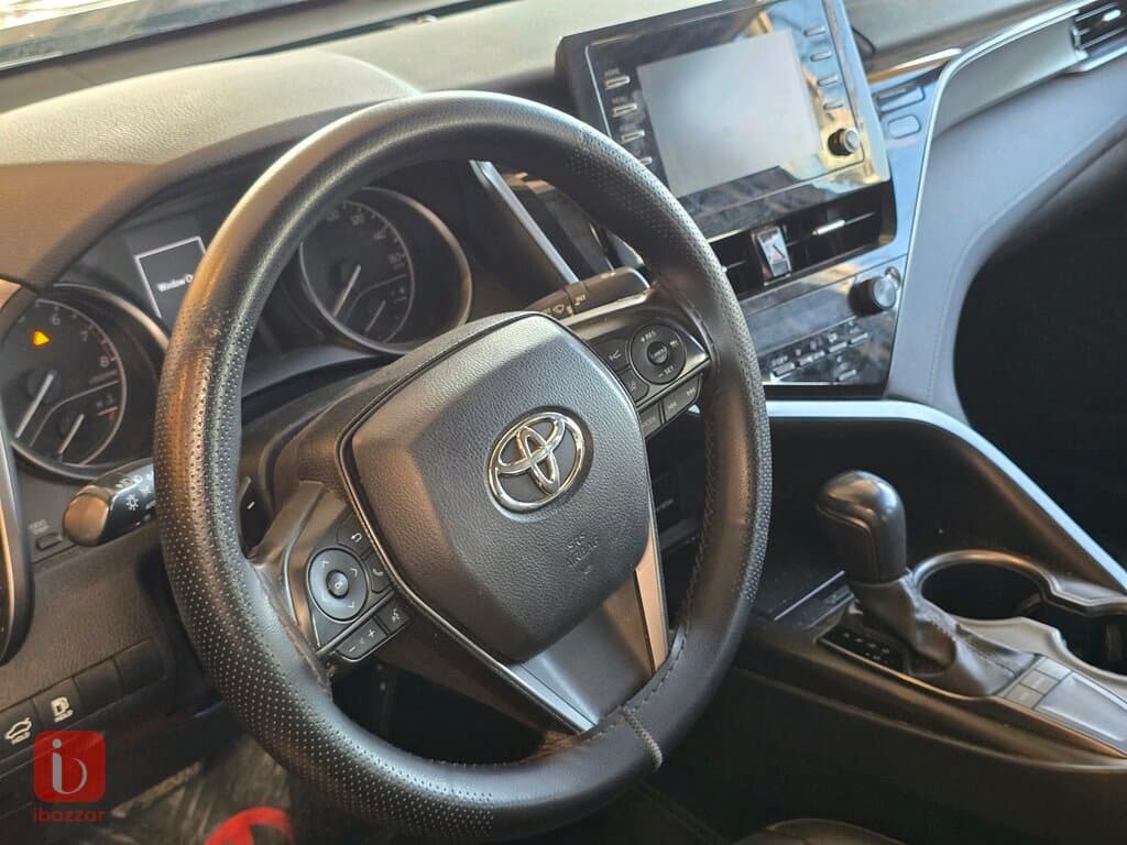 Toyota Camry SE 6