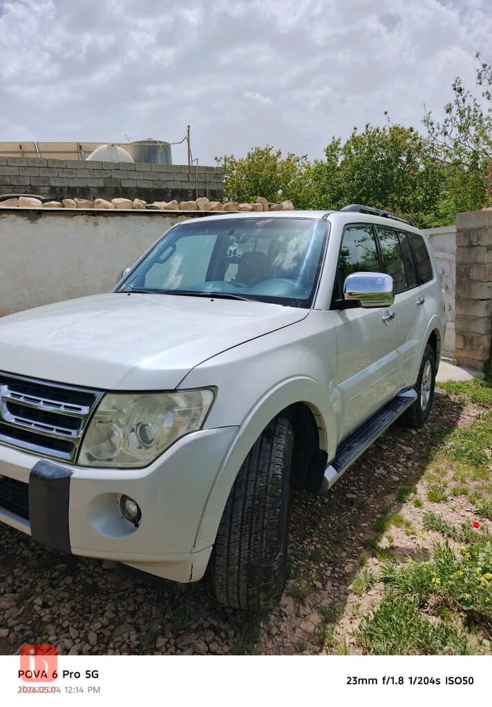 Mitsubishi Pajero GLS 2