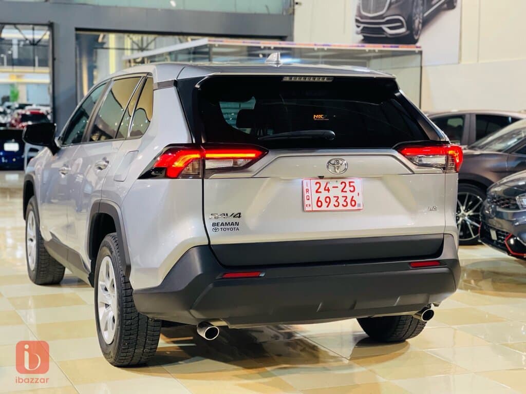 Toyota Rav 4 LE 7