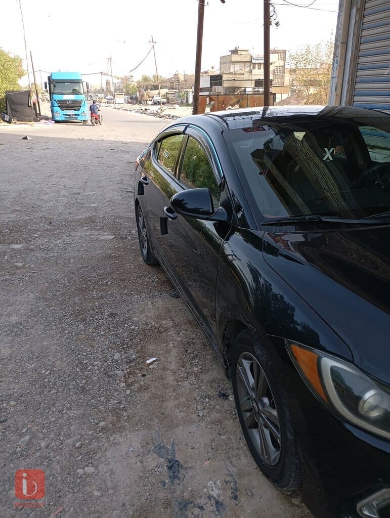 Hyundai Elantra 4
