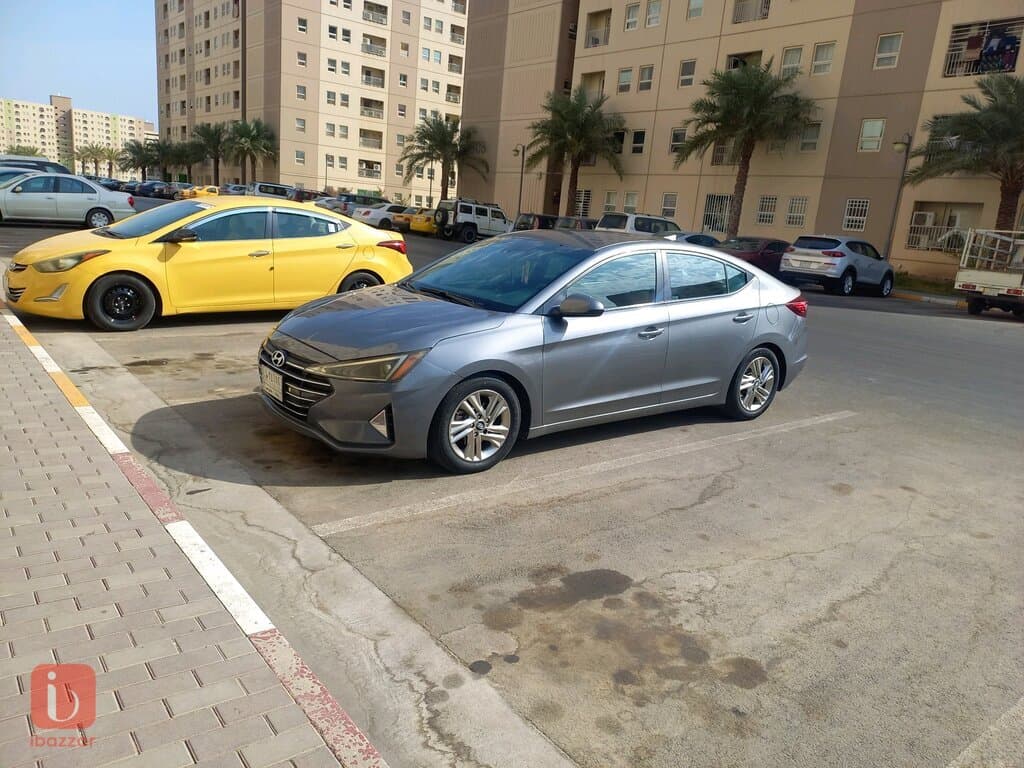 Hyundai Elantra 1