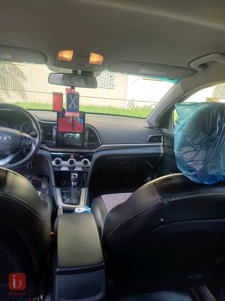 Hyundai Elantra 8
