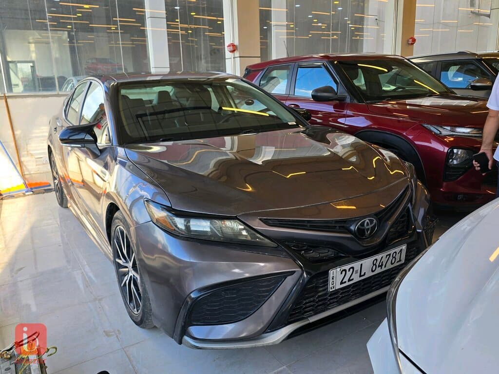 Toyota Camry SE 1