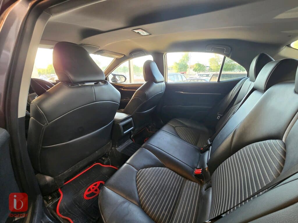 Toyota Camry SE 4