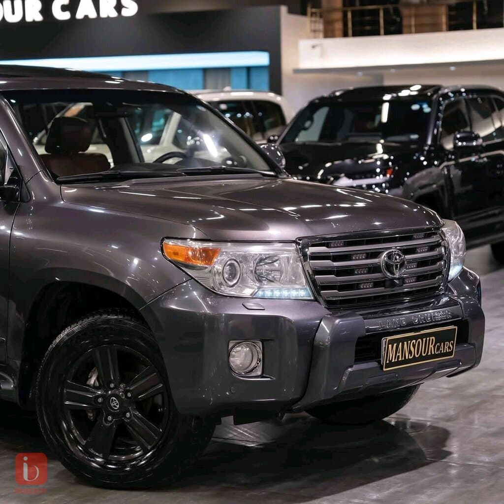 Toyota Land Cruiser VXR 2
