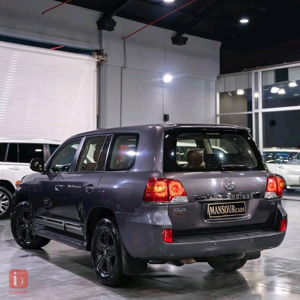 Toyota Land Cruiser VXR 4