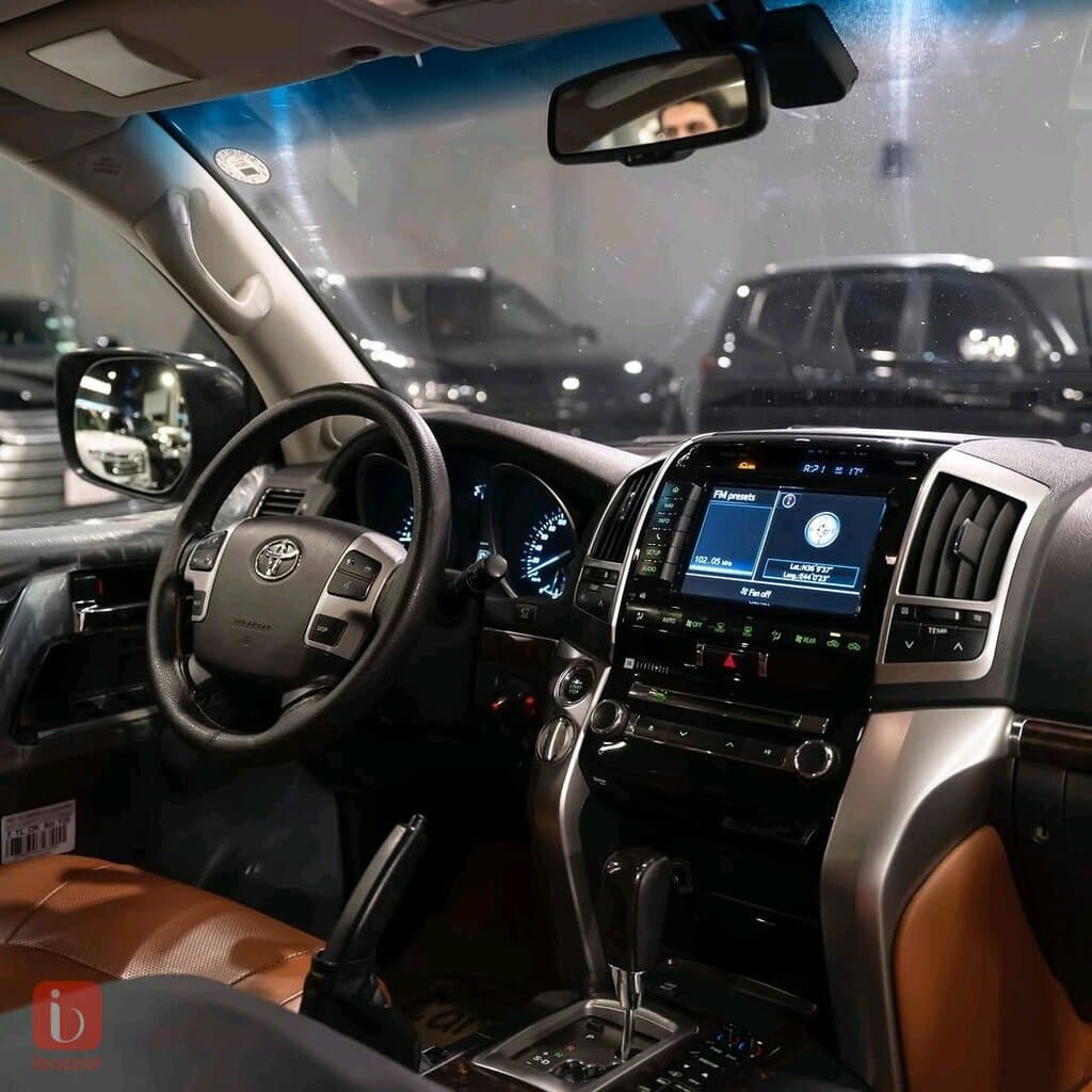 Toyota Land Cruiser VXR 8