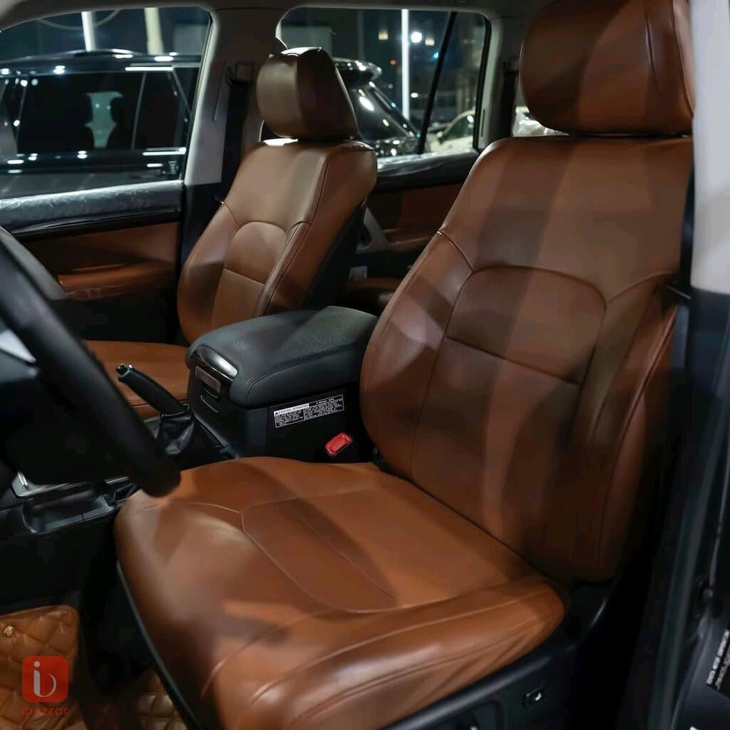 Toyota Land Cruiser VXR 10