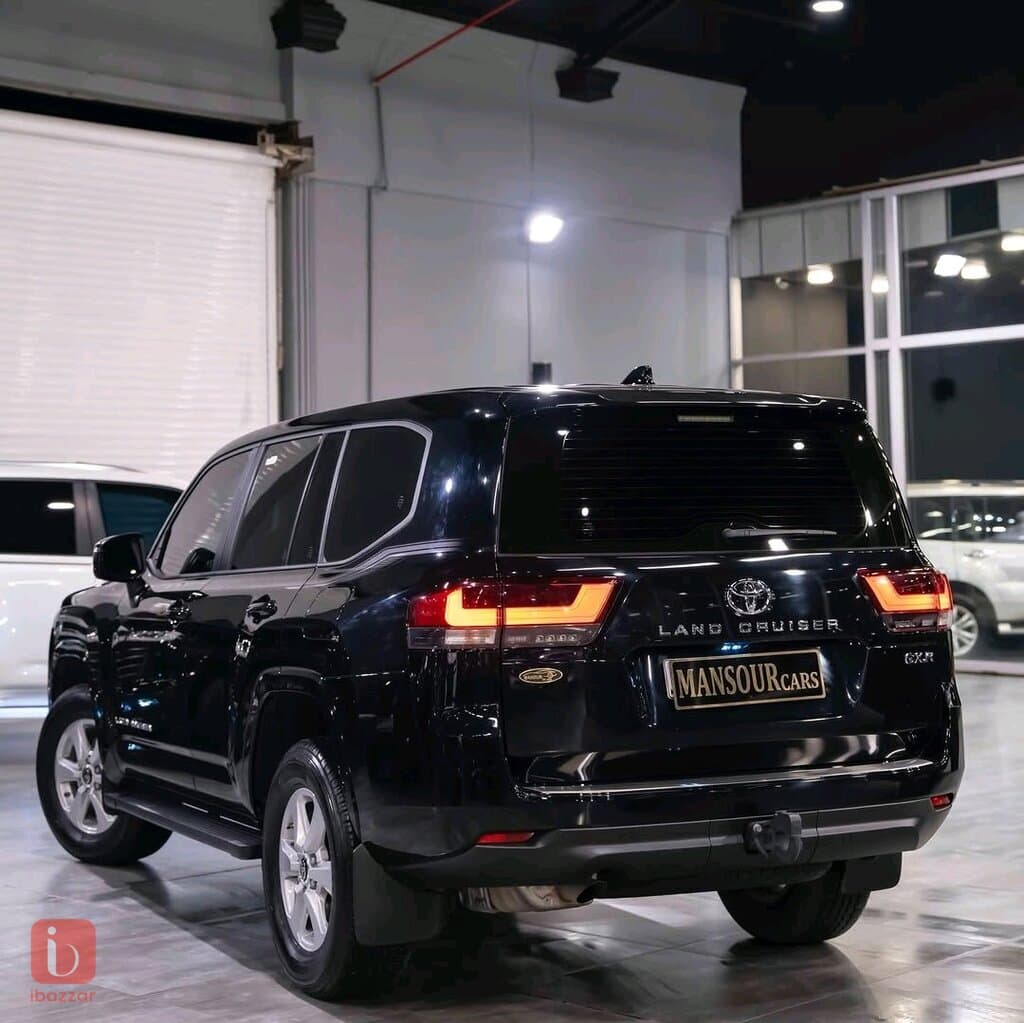 Toyota Land Cruiser GXR 2